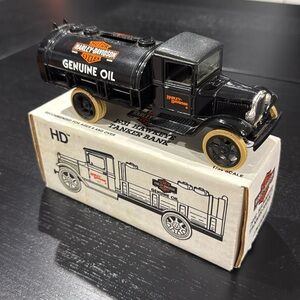 Harley-Davidson Vintage 1931 Hawkeye Oil Tanker Bank